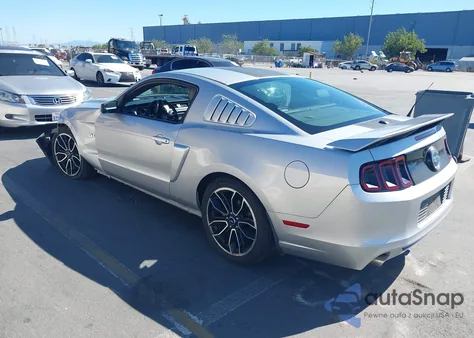 2013 Ford Mustang Gt Premium z USA, uszkodzony, nr VIN 1ZVBP8CF4D5267621